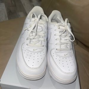 White Nike Air Force 1 LE (PS) - Size 1.5Y